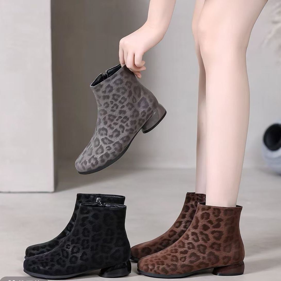 美黎亚2025新款豹纹性感小短靴女新款春秋显瘦单靴尖头粗跟低跟鞋