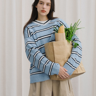 LIVINGTOWN撞色条纹V领宽松毛衣针织衫复古慵懒羊毛混纺毛织上衣