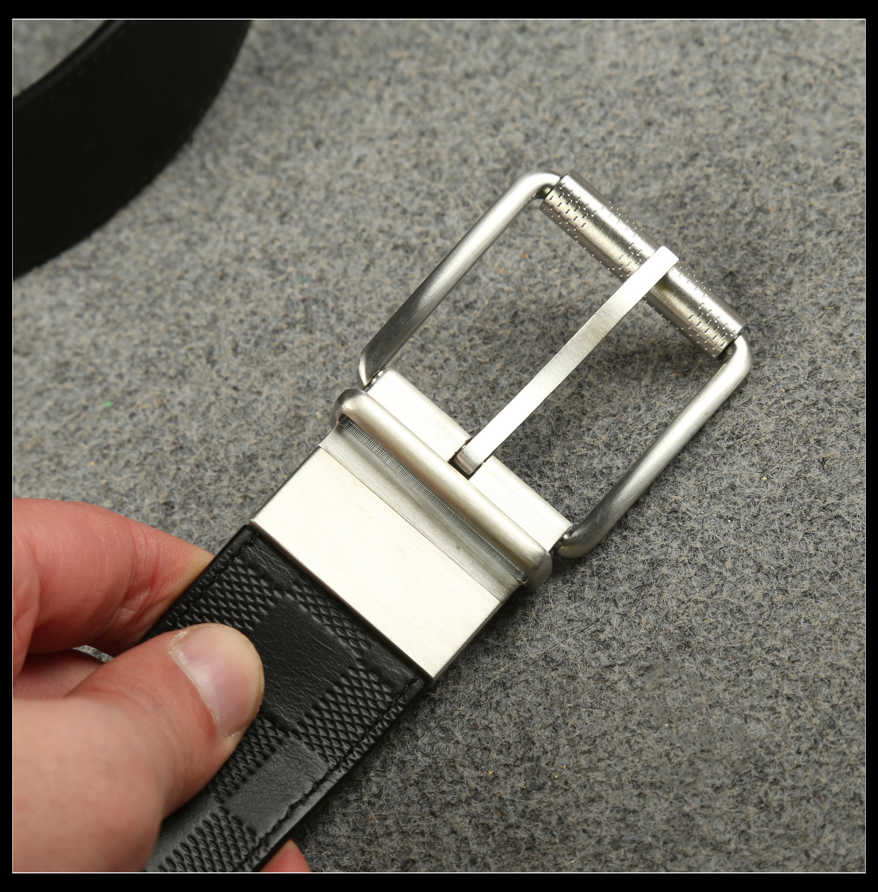 法式经典 男士式 压花字母 进口头层牛皮腰带 黑棕双面系休闲皮带