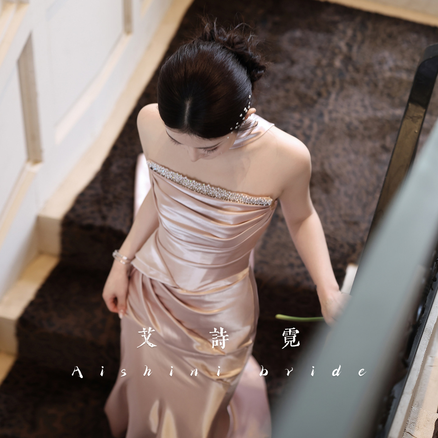 艾诗霓《玉露》粉色抹胸订婚礼服新娘2026新款晨袍敬酒服高端宴会