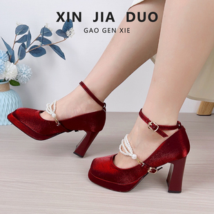 红色婚鞋新娘鞋秀禾婚纱两用新款珍珠防水台粗跟单鞋玛丽珍高跟鞋