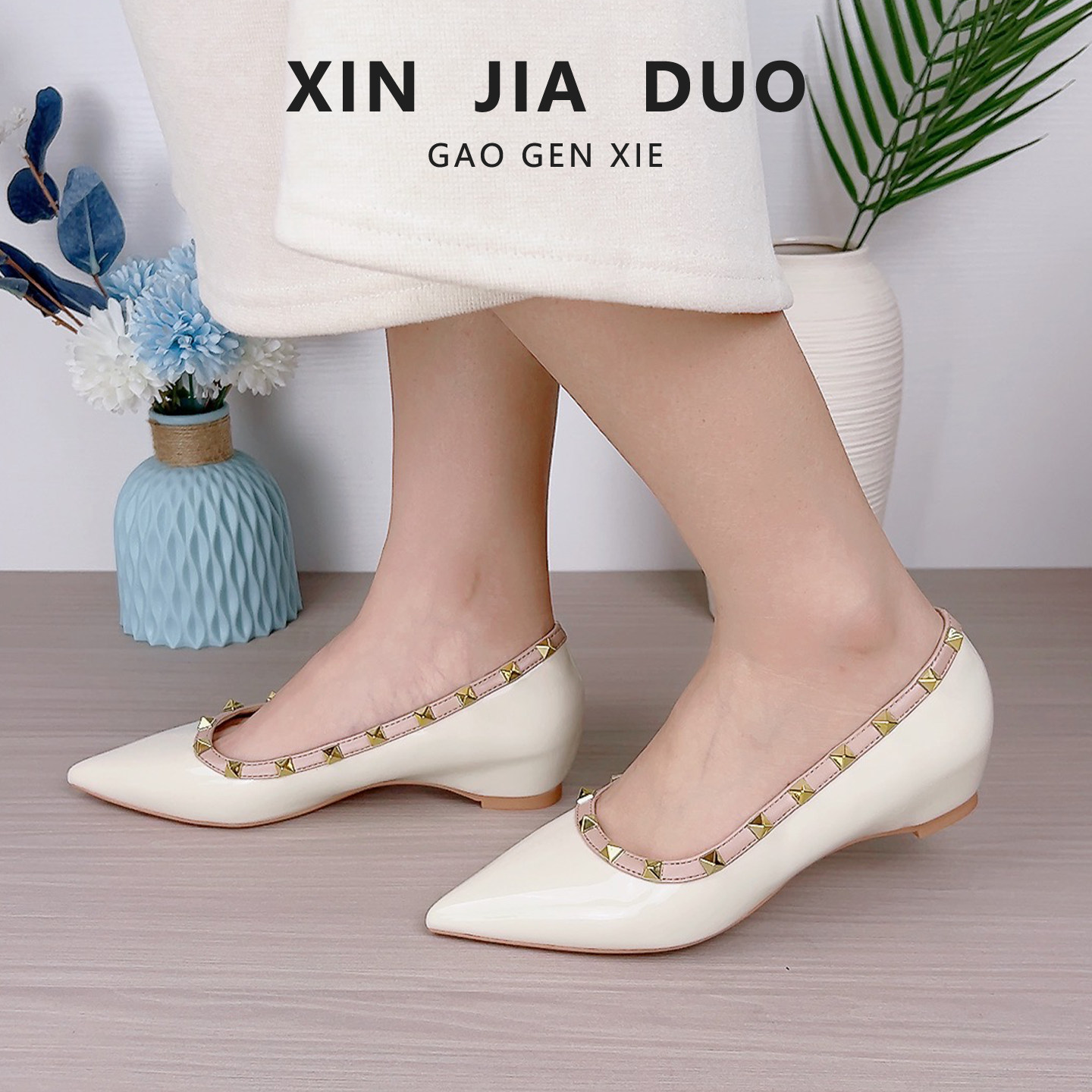 白色女鞋内增高小个子不累脚隐形粗跟日常通勤铆钉瓢鞋尖头中跟鞋