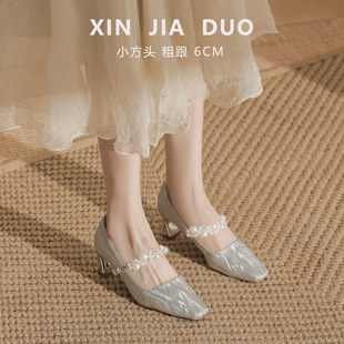 鞋子女鞋配裙子气质高跟鞋订婚玛丽珍小个子女鞋珍珠链头粗跟单鞋