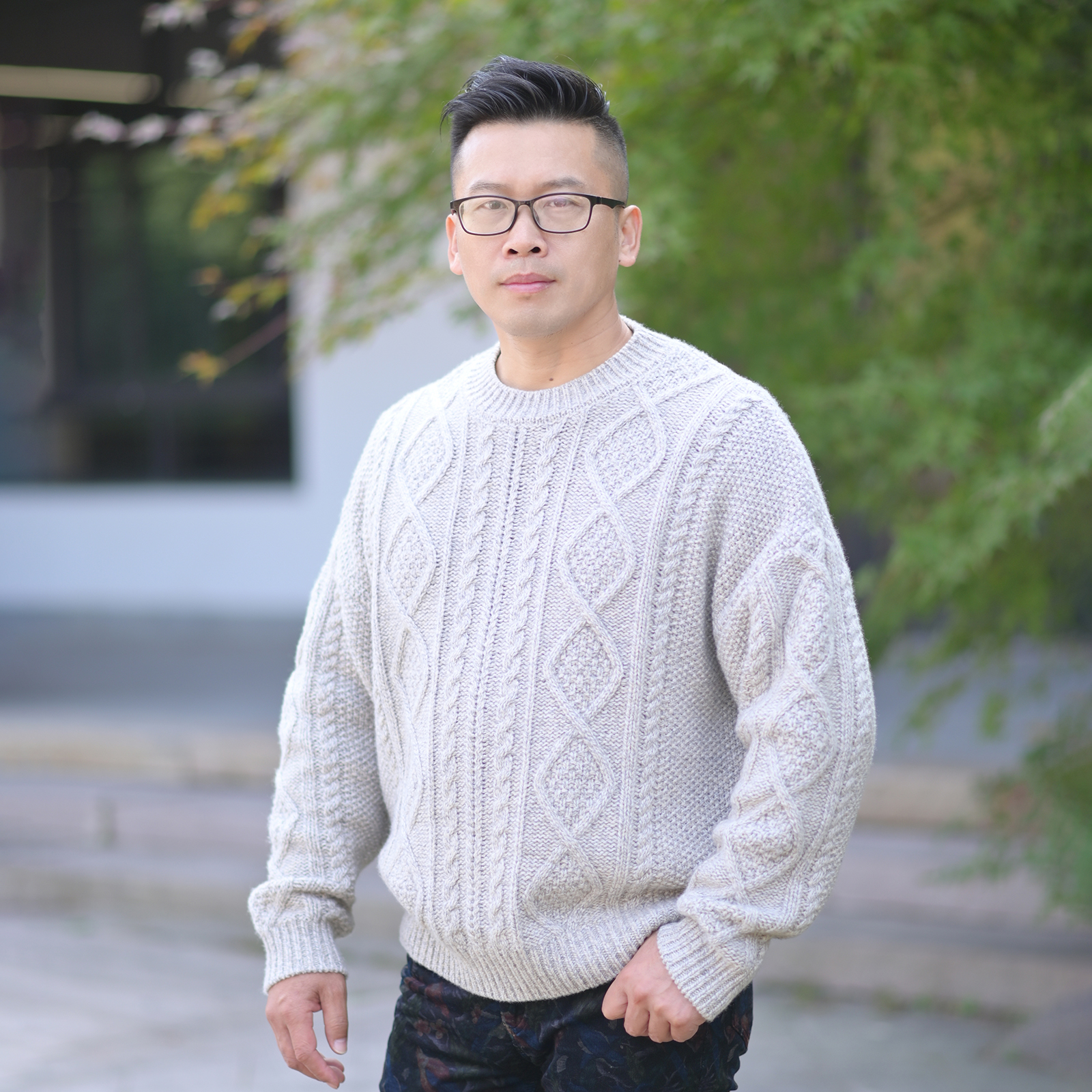 宽松大版纯羊毛圆领绞花毛衣加厚