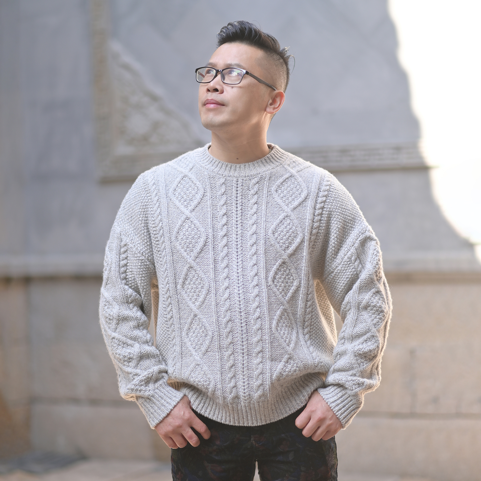 宽松大版纯羊毛圆领绞花毛衣加厚