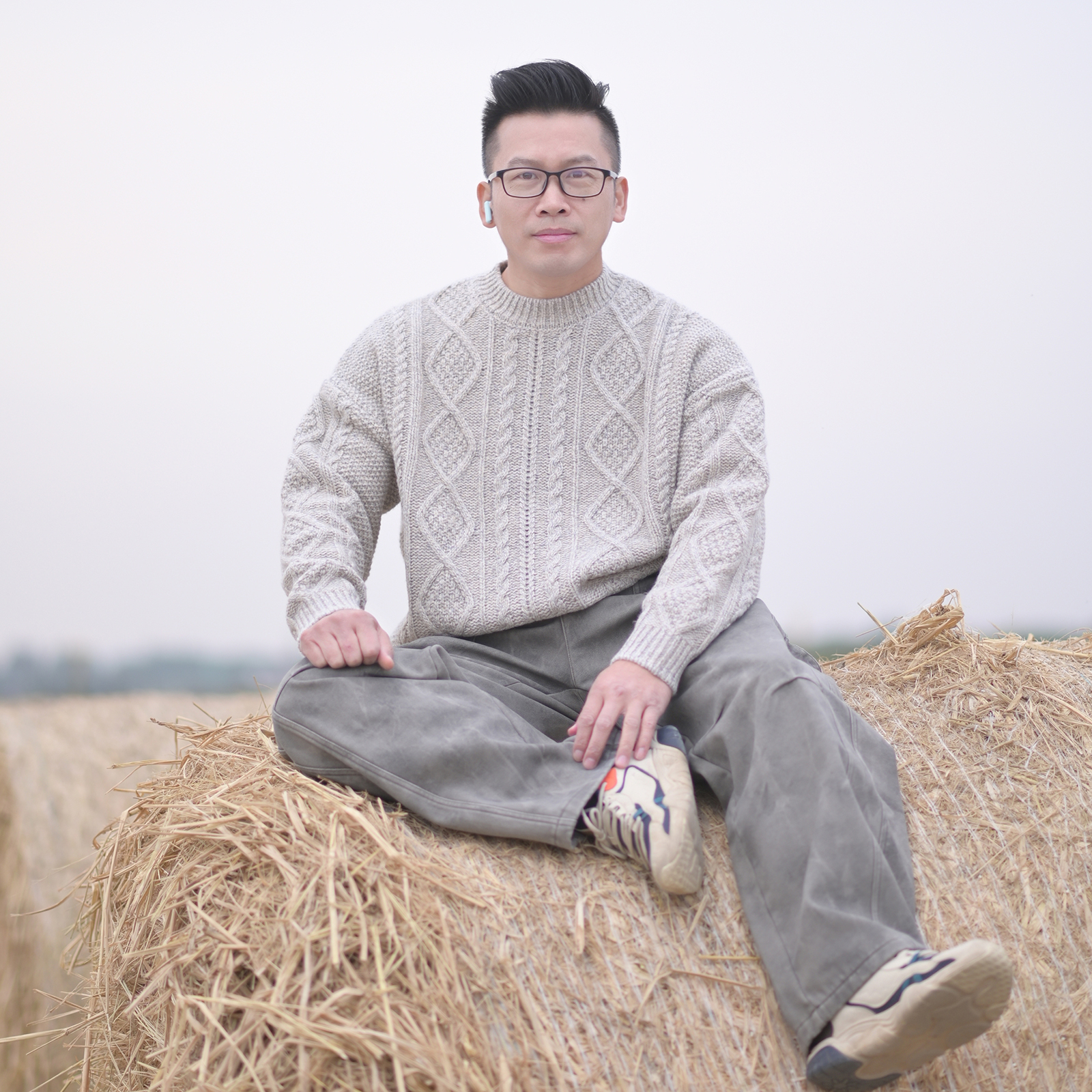 宽松大版纯羊毛圆领绞花毛衣加厚