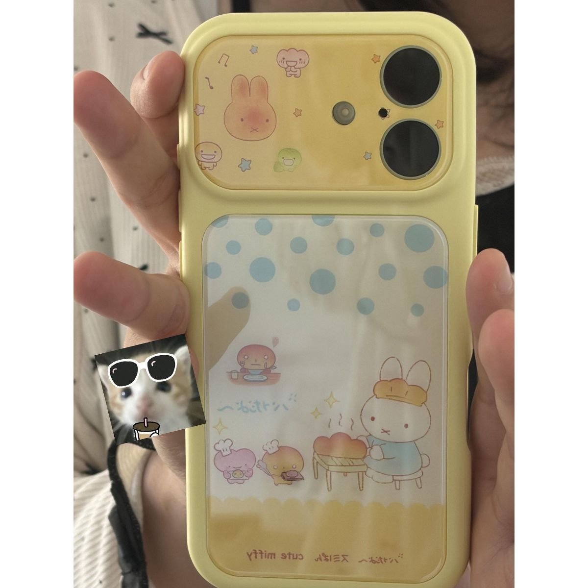 可爱黄底烤面包小兔子适用iPhone17promax手机壳苹果14防摔15/16