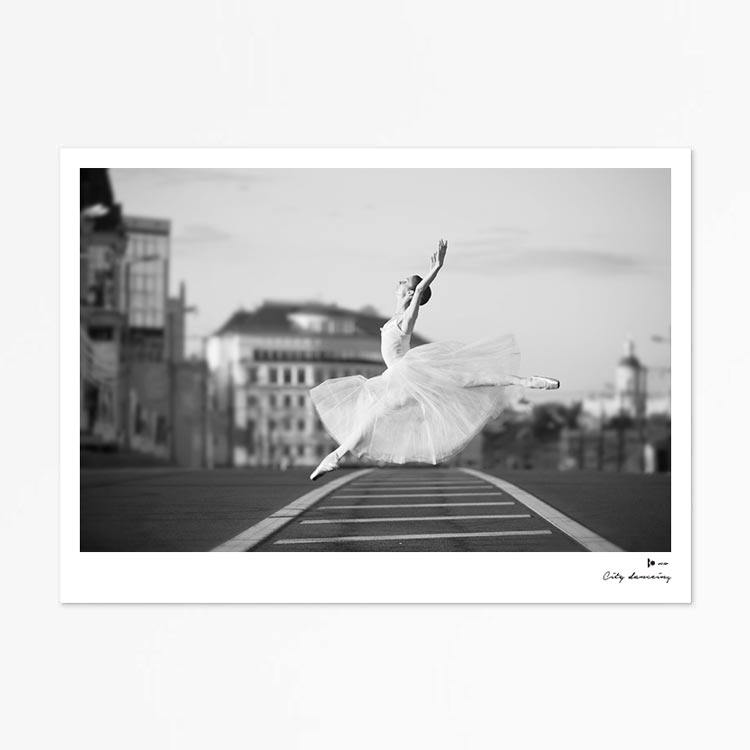 城市芭蕾舞者city dancing黑白原版北欧古典装饰画芯