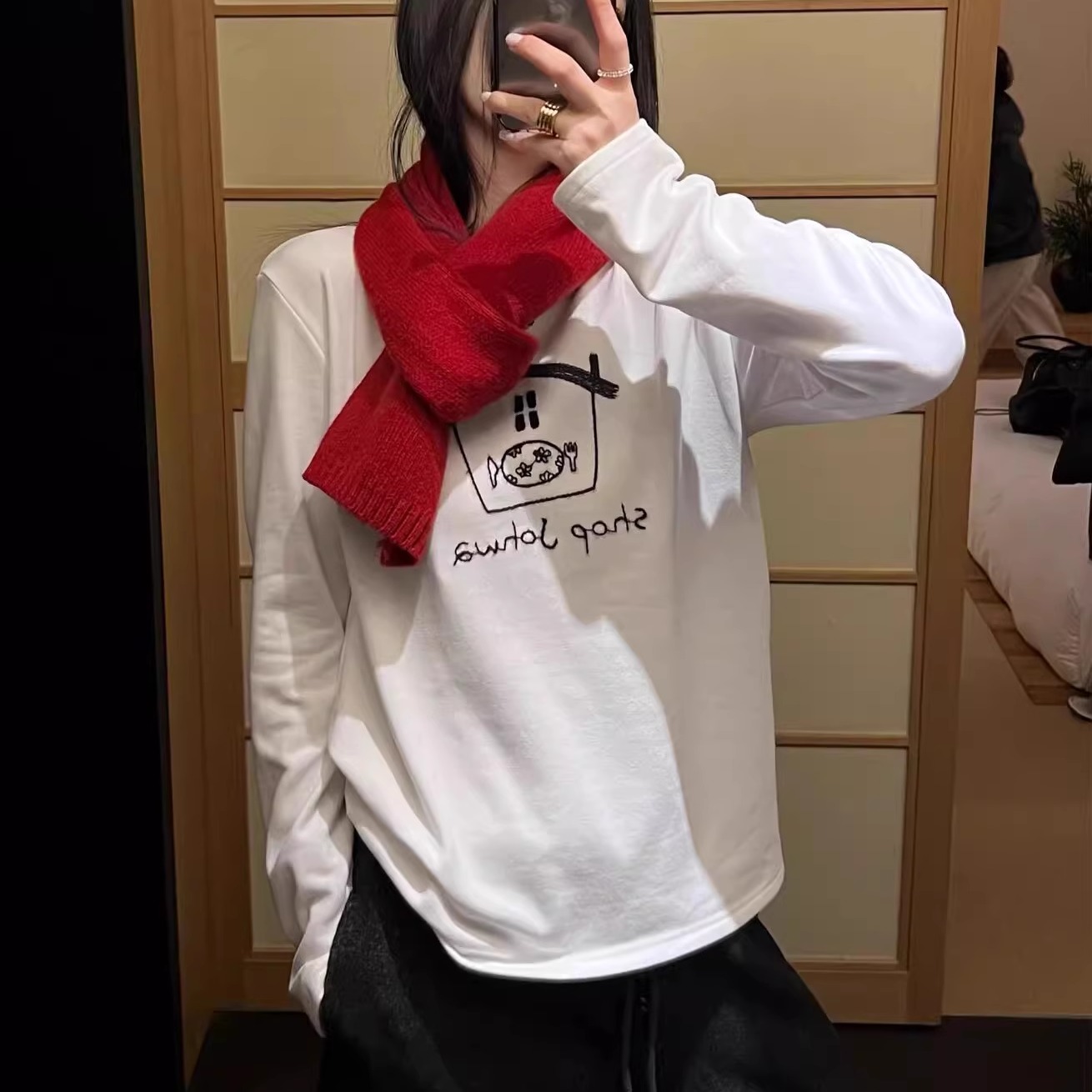 刺绣小房子加厚白色T恤打底衫