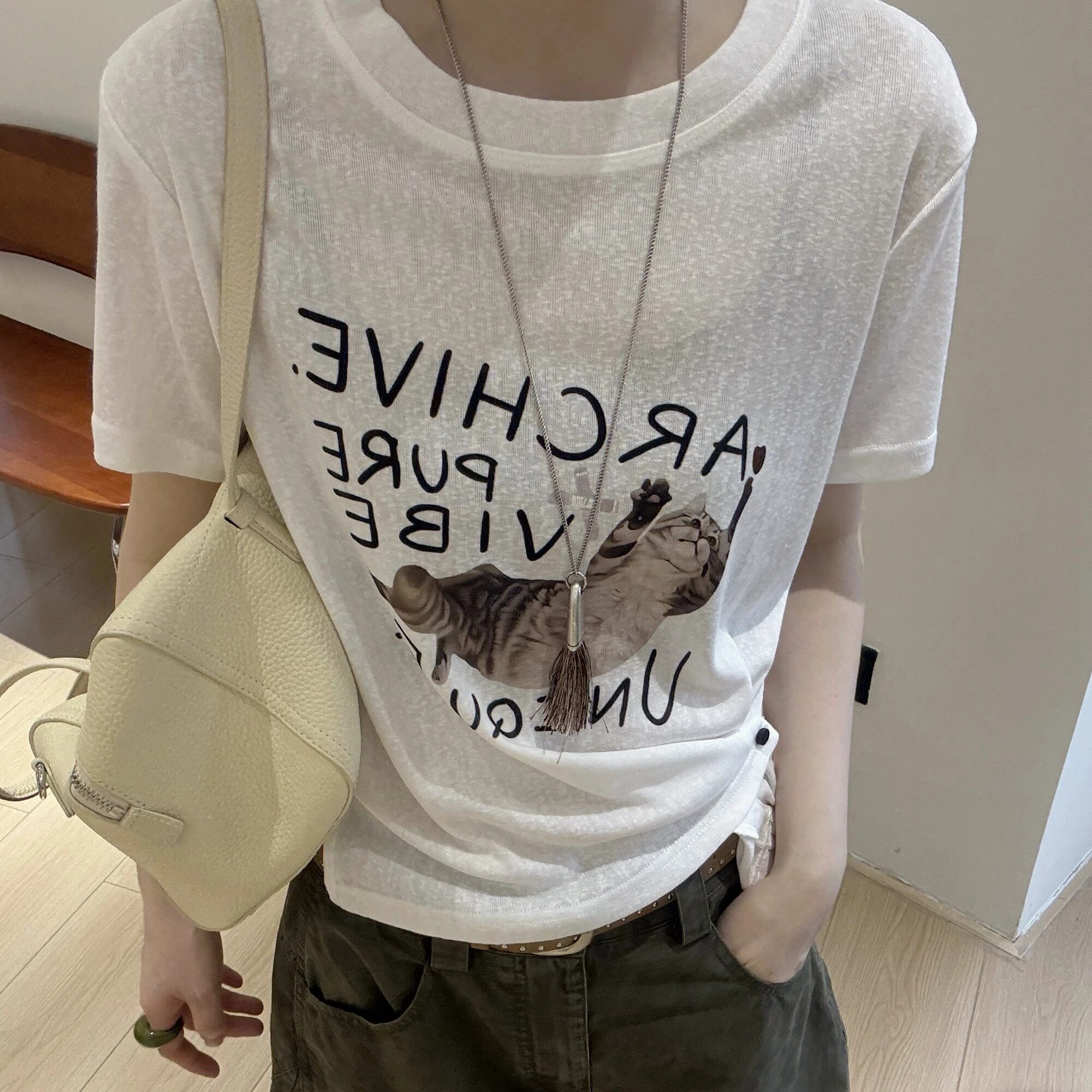 慵懒可爱小猫咪 斜扣收腰设计 显瘦休闲小个子短袖T恤 新款薄上衣