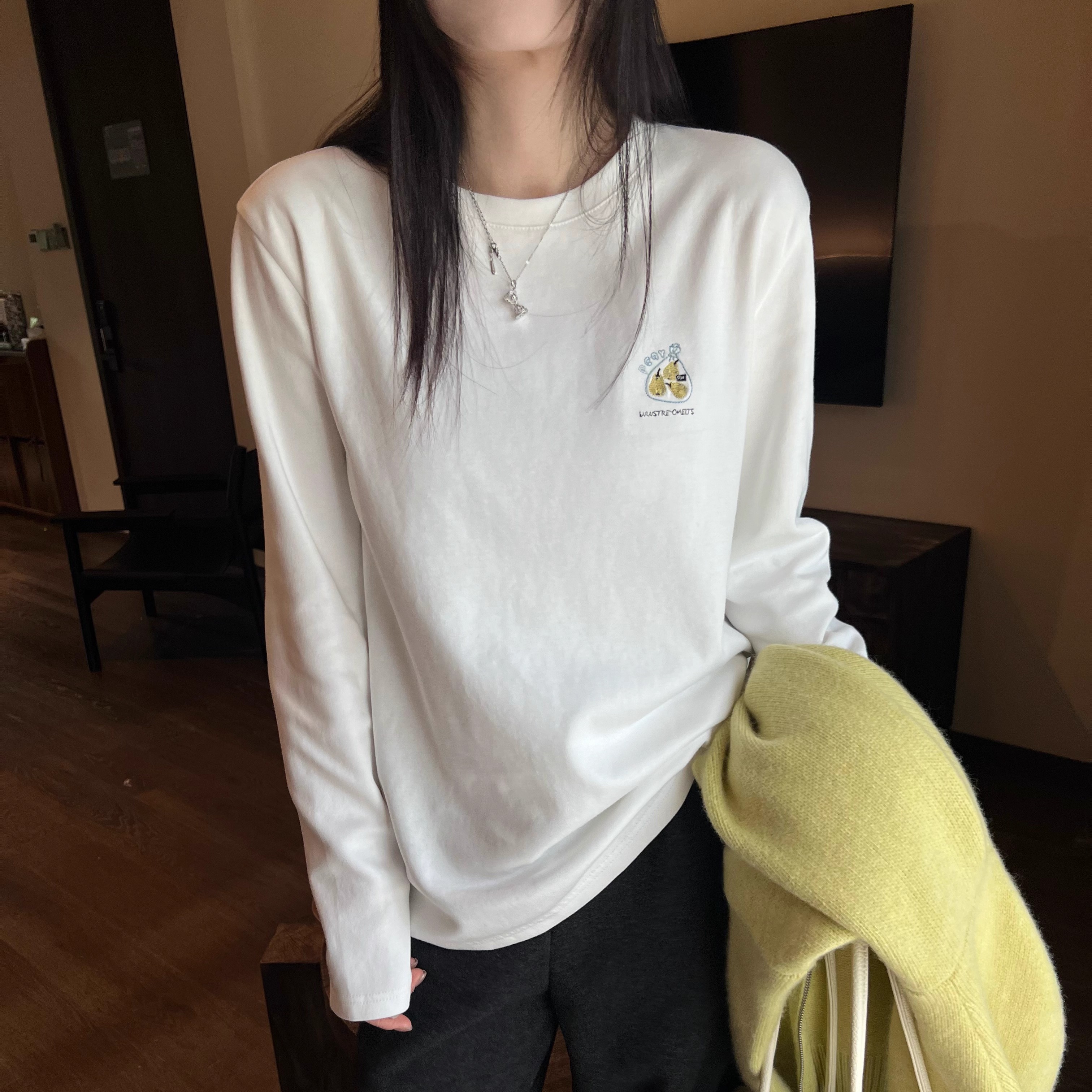 刺绣小雪梨白色长袖T恤