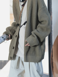 【断码清仓】衣疫 低饱和基础色随性的牛角扣落肩宽松毛衣外套