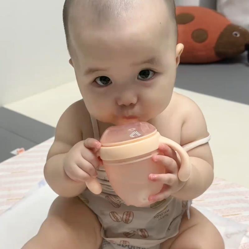 婴儿学饮杯6个月以上宝宝水杯1岁儿童硅胶鸭嘴杯幼儿喝水吸管奶瓶