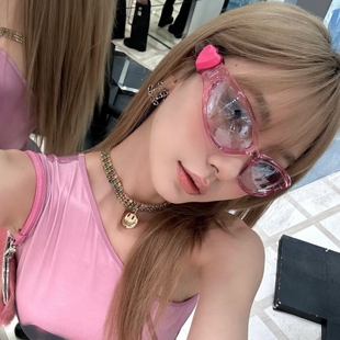 果冻粉色桃心爱心装饰太阳眼镜女y2k千禧风街拍辣妹曲面造型墨镜