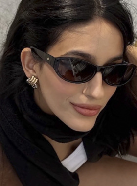 千禧年y2k黑色窄框辣妹太阳眼镜