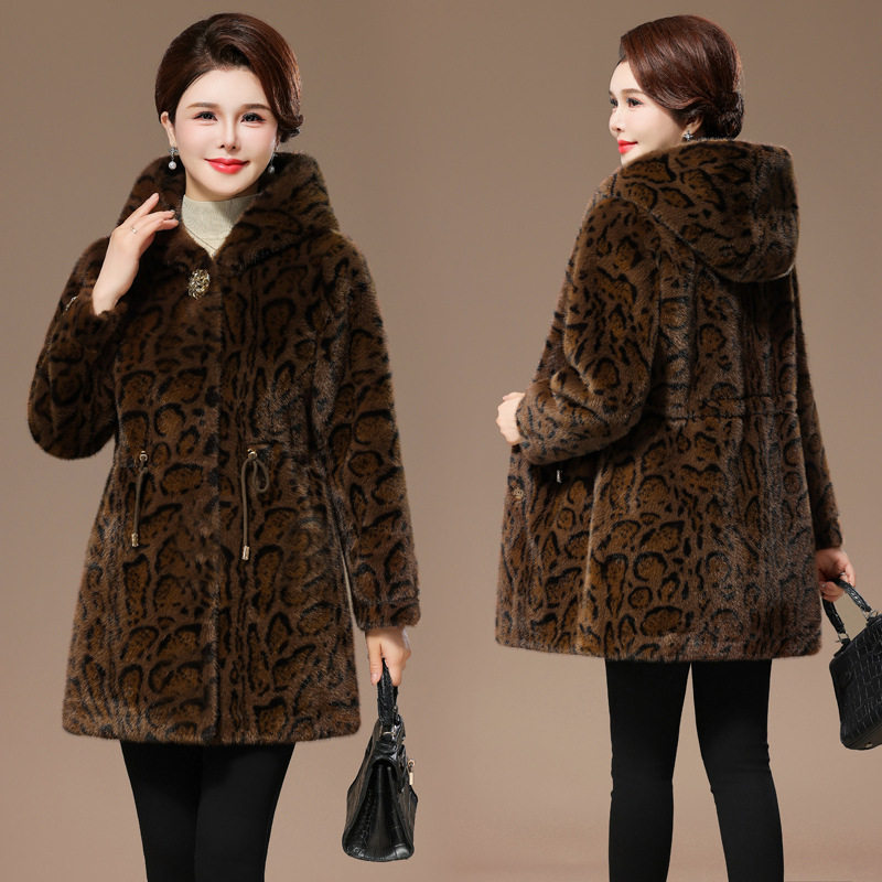 海宁高贵洋气妈妈秋冬季仿水貂绒外套大码中老年女装时尚皮草大衣