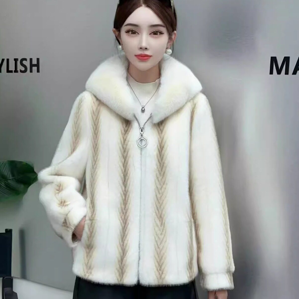 2025新款海宁进口皮草外套女水貂中老年妈妈装白色整貂毛貂皮大衣