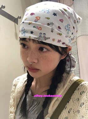 eihey诶嘿26秋季复古蕾丝花纹双面三角头巾卡通方巾头围巾配饰女