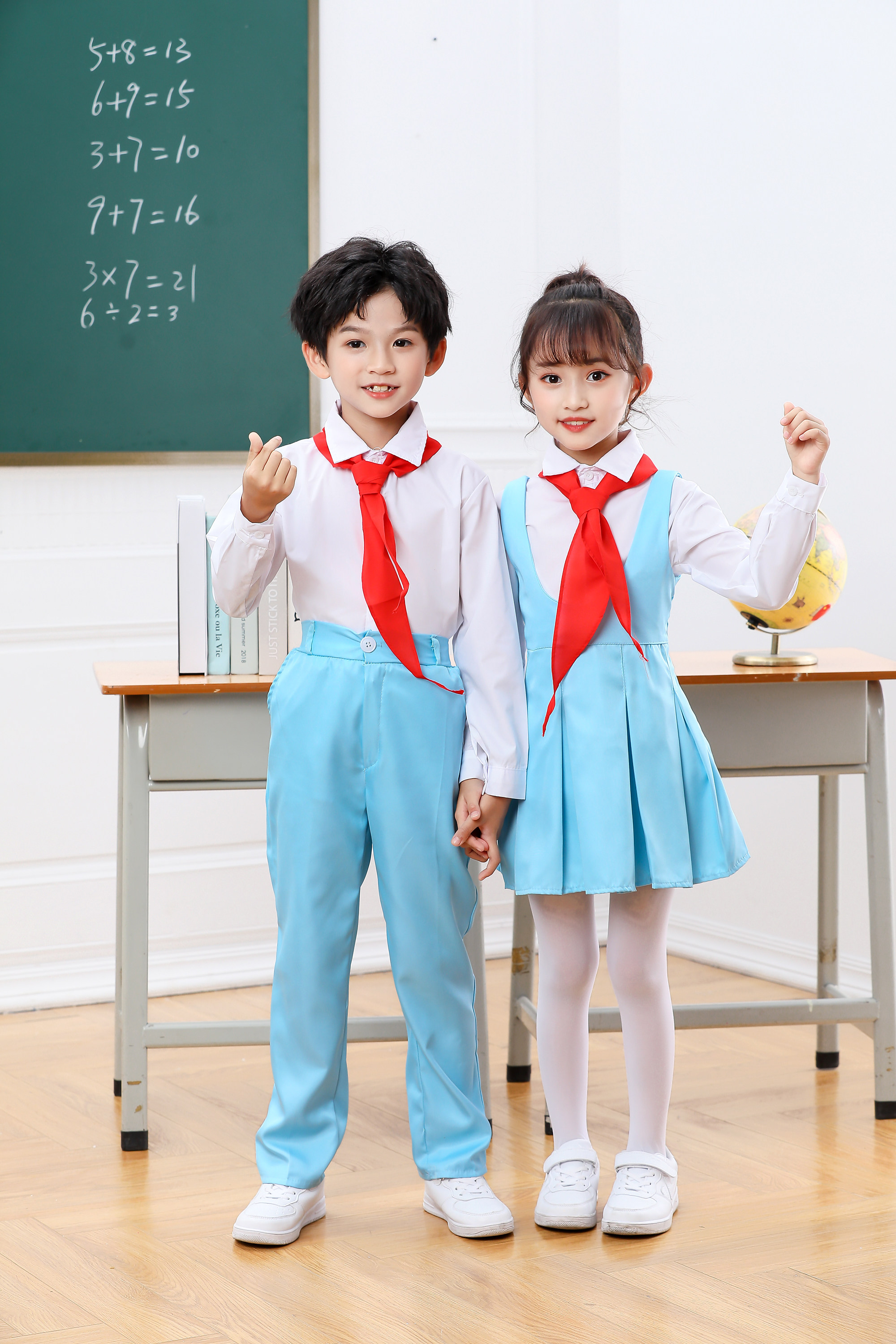 新款儿童大合唱演出服中小学生诗歌朗诵表演服校服幼儿千人献词团