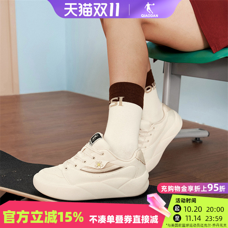 乔丹女休闲板鞋低帮透气轻便