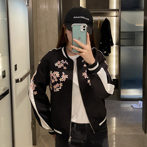女士百搭风樱花刺绣拼色夹克衫