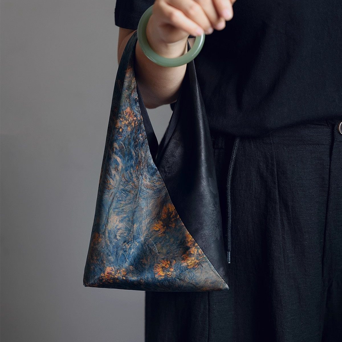 新中式国风旗袍复古小众设计香云纱休闲简约女腋下包便携式手拎包