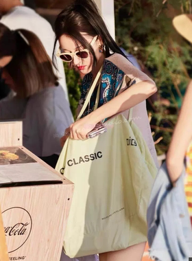 花儿与少年迪丽热巴同款包黄色帆布包字母LOWCLASSIC大容量单肩包