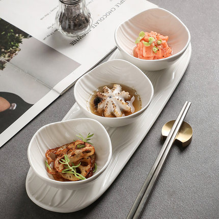 陶瓷小吃碗凉菜碟酱料碟料理碟小碗三格餐盘凉菜碟子拼盘创意餐具