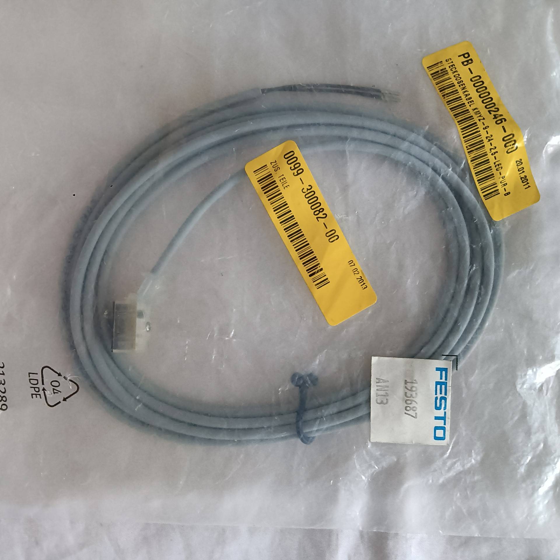 [议价]全新费斯托传感器线缆，型号KMYZ-9-24-2.