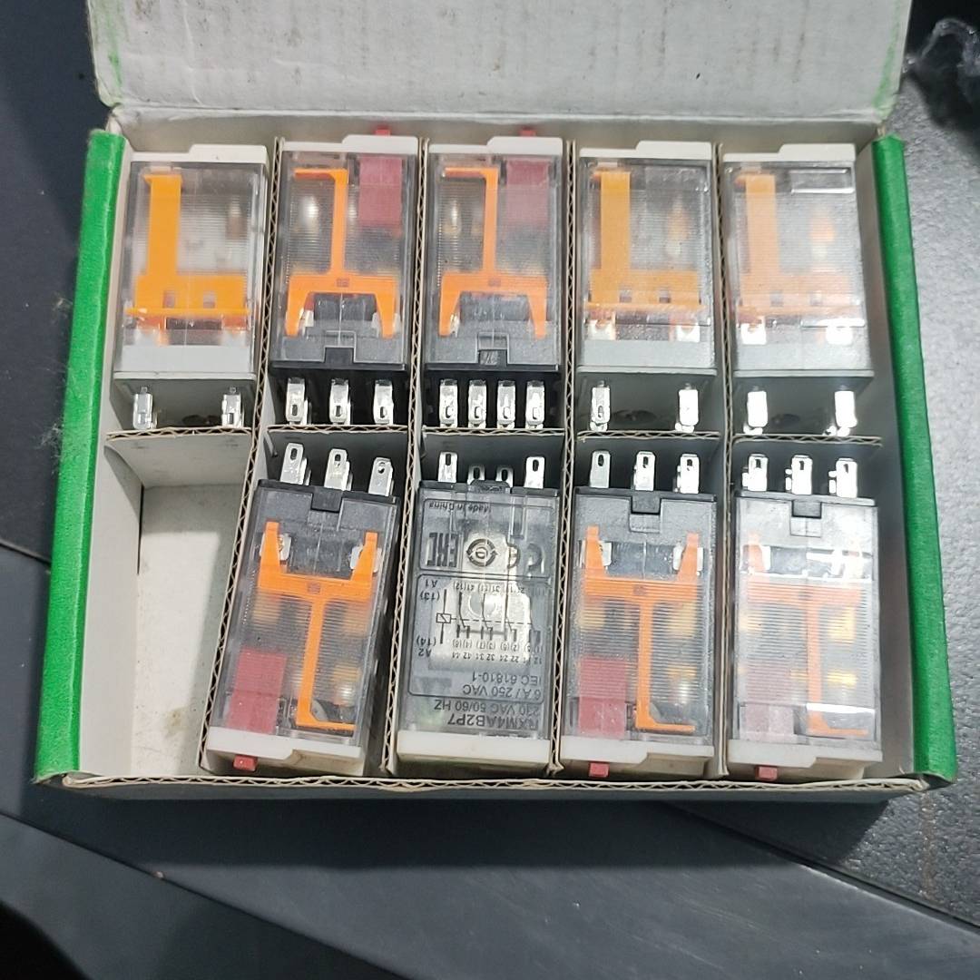 [议价]Schneider插拔式中间继电器RXM3AB2P7