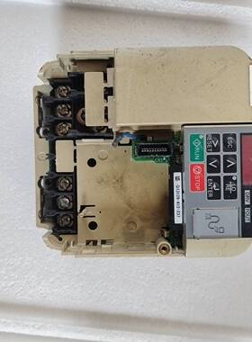 安川变频器CIMR-VC4A0002BAA，0.75KW功率