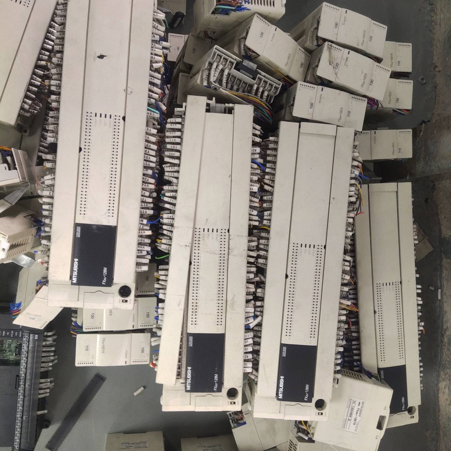 三菱plcFX3U-128MT,FX2N-16EYR,FX2