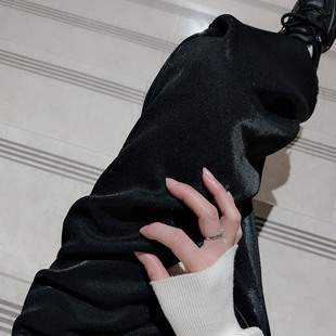 光泽感黑色休闲裤女直筒阔腿裤宽松加绒裤子2025新款今年流行爆款