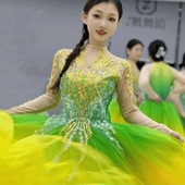 锦绣男女群舞开场表演服歌伴舞大摆蓬蓬裙舞蹈服大型舞台演出服