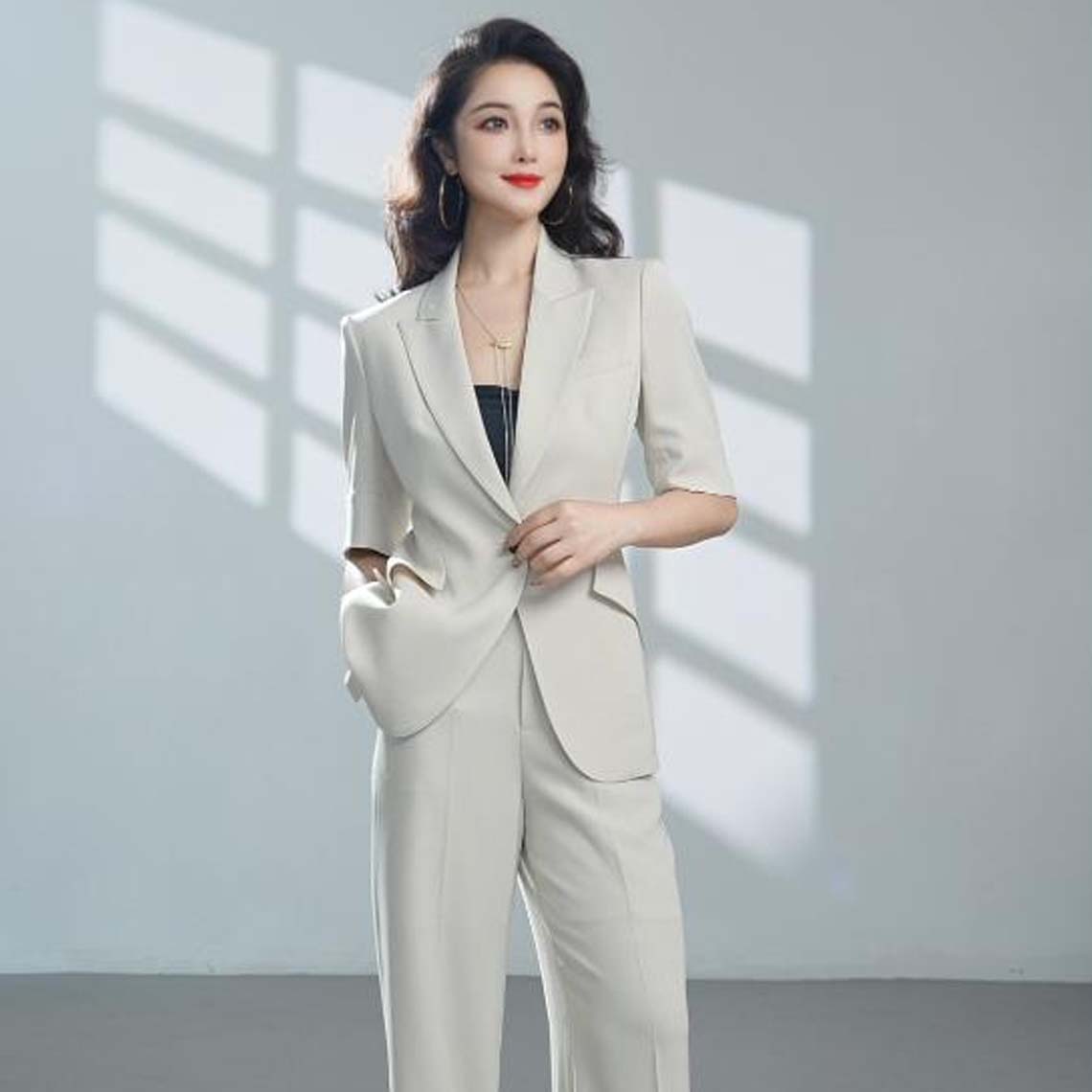 高级感西装套装女2025新款夏季薄款短袖外套女气质女神范职业正装