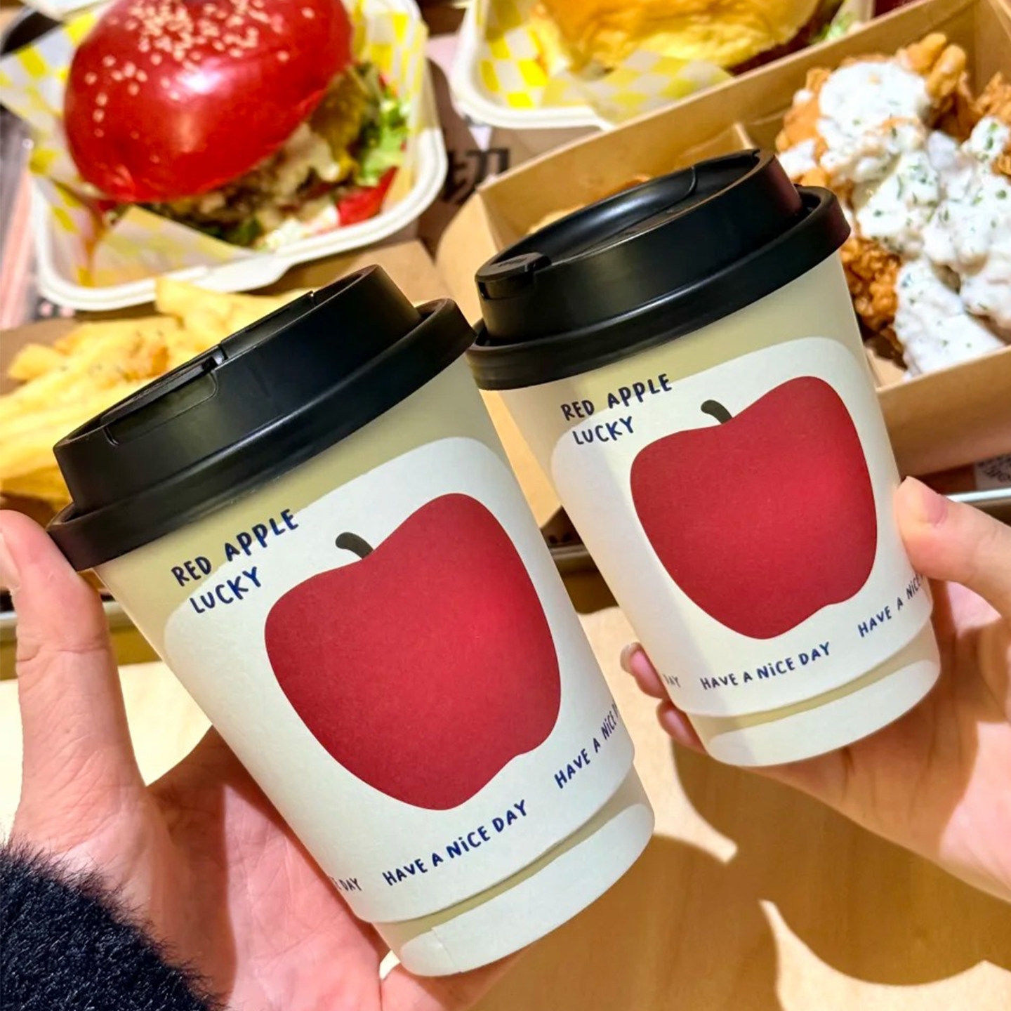 红色苹果加厚一次性咖啡纸杯带盖奶茶杯商用外带热饮打包圣诞纸杯