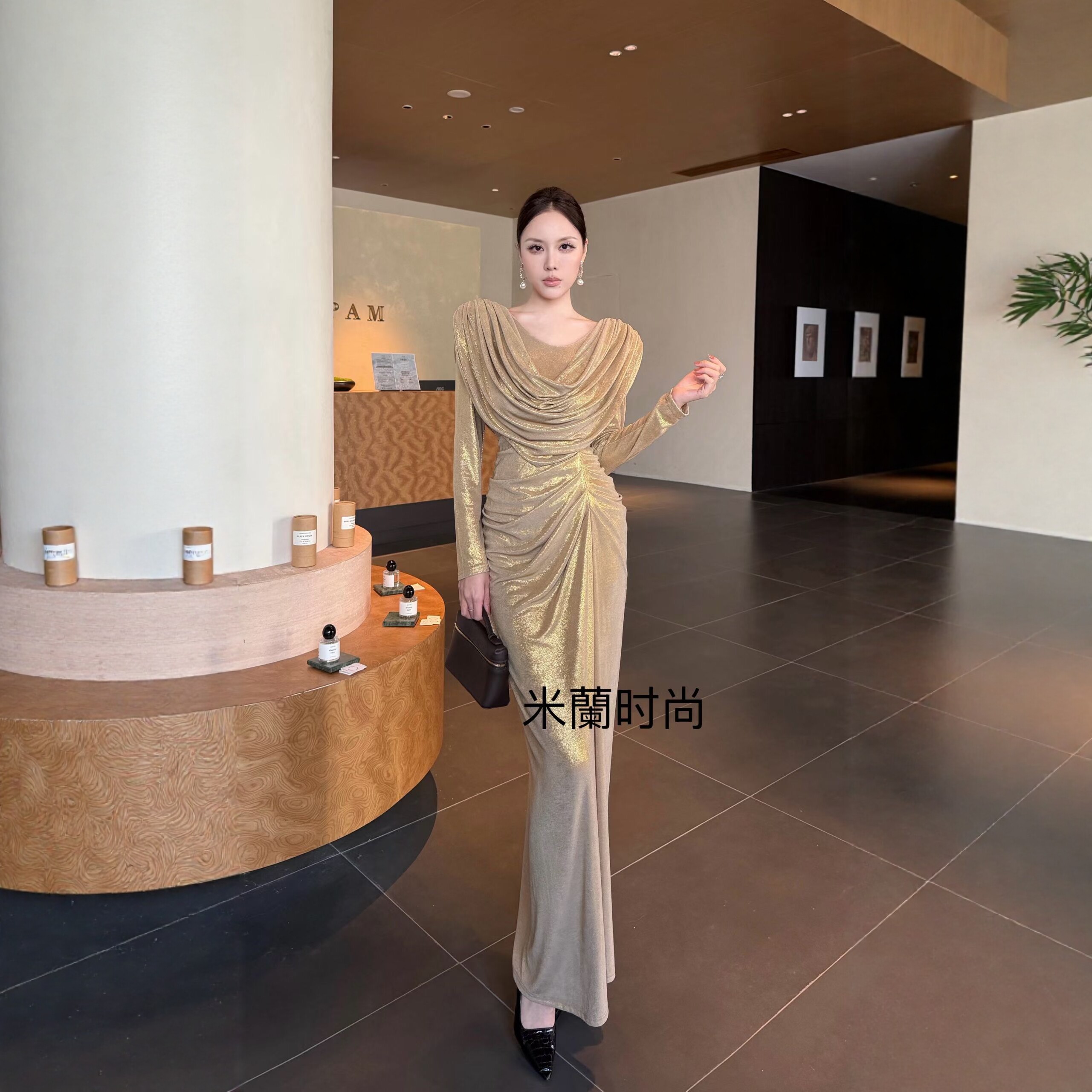 高级感鎏金荡领连衣裙女轻奢褶皱收腰鱼尾长裙礼服气质显瘦御姐风