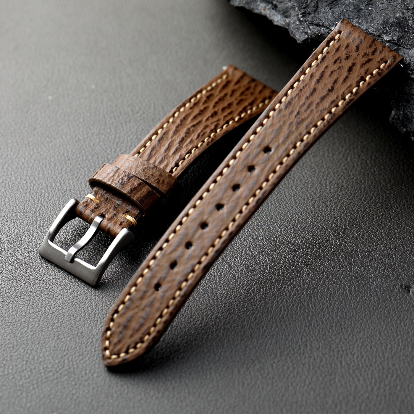 手工鲨鱼纹棕色20MM表带
