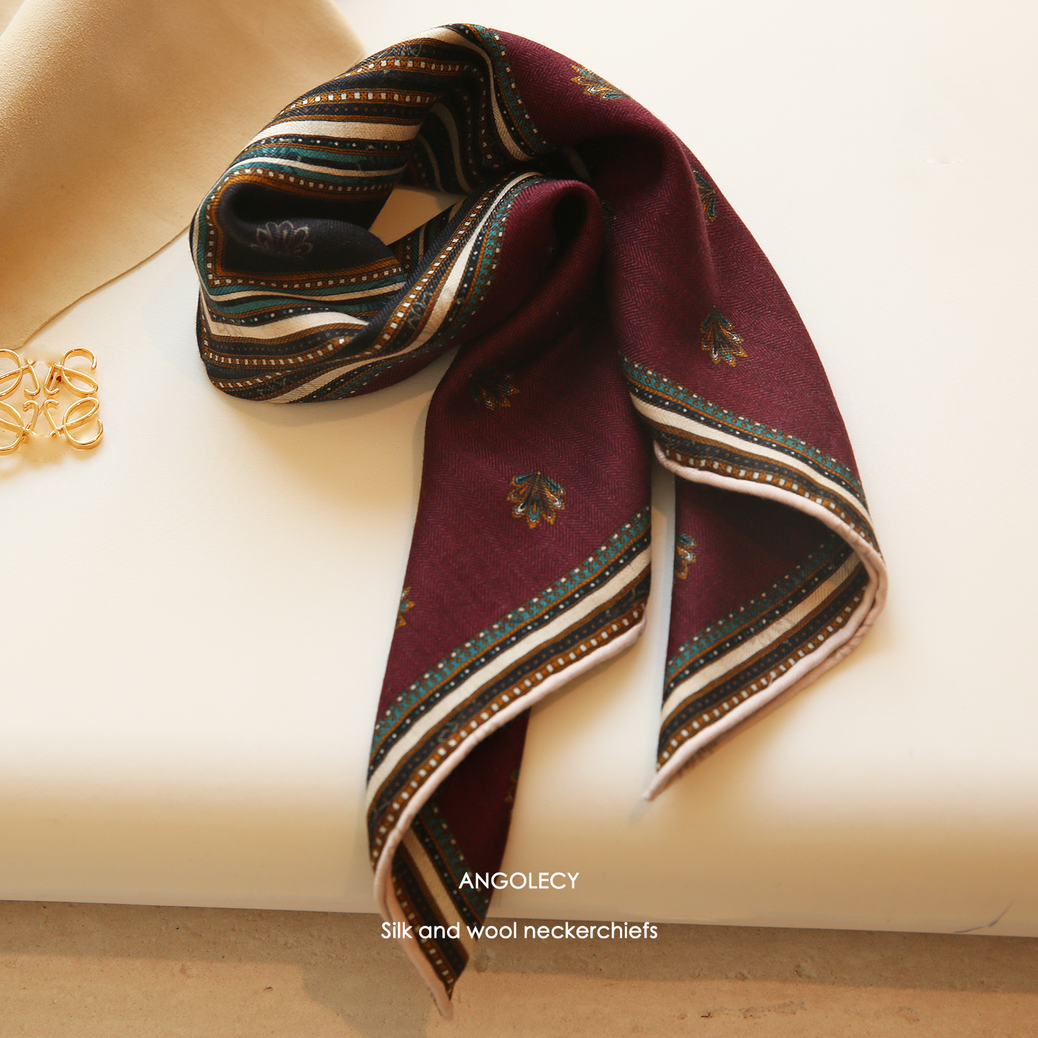 高级感真丝羊毛围巾女秋冬季百搭丝毛丝巾老钱风方巾系脖披肩女