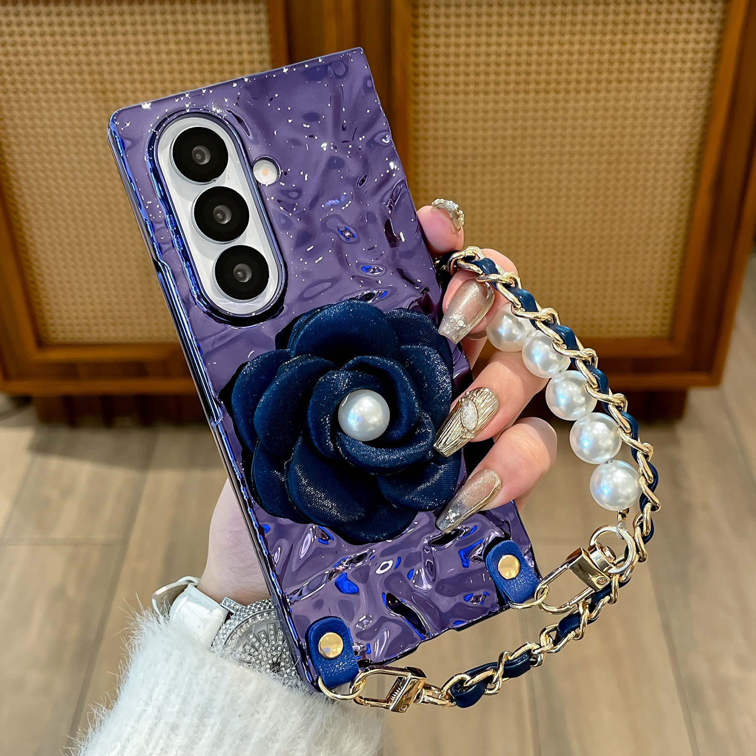 奢华电镀宝蓝色立体珍珠花朵手链适用三星Galaxy ZFold7/6手机壳新款折叠屏翻盖zflip7/6/5/4保护套个性外壳