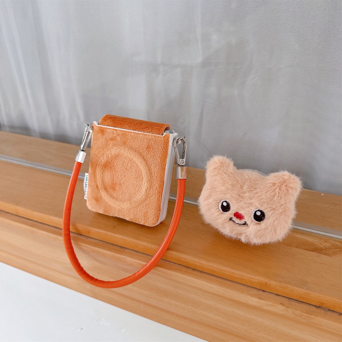 橙色毛绒磁吸支架适用三星zflip7/6/5手机壳小米mixflip2折叠屏荣耀vflip2中轴全包华为pura x可爱oppon3flip