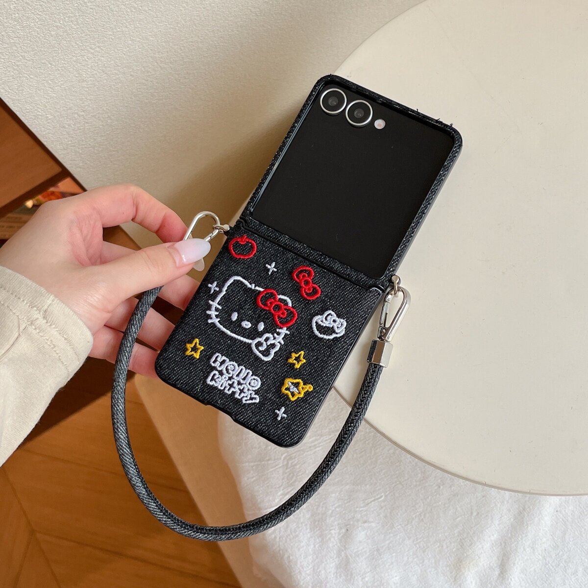 可爱绣线条kitty猫适用三星zflip7/6/5手机壳保护套w24flip折叠屏翻盖OPPOFindN3Flip全包防摔华为novaFlips