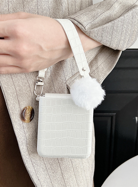 白色鳄鱼纹毛球手提式挂绳适用三星GalaxyZFlip6折叠屏保护套zflip5手机壳w24flip全包防摔Flip4/3护轴皮质女