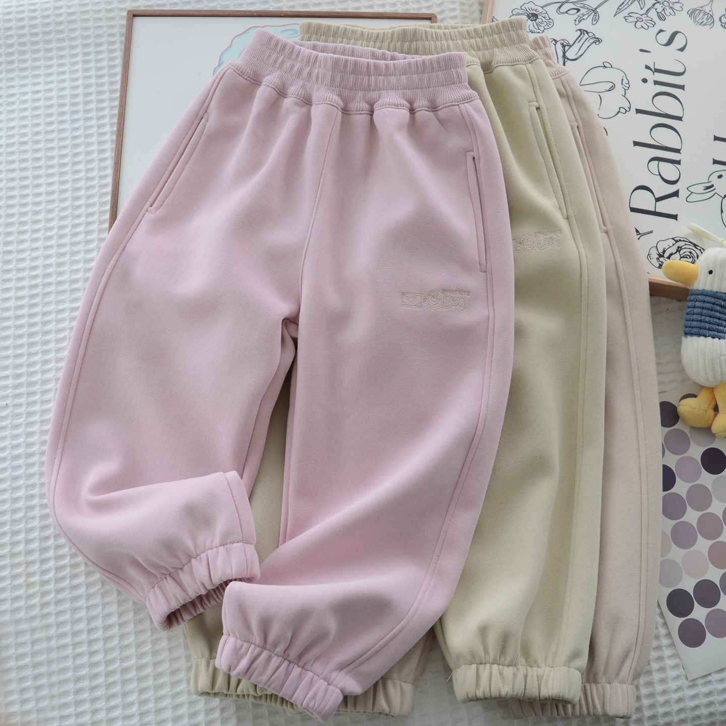 春季新品儿童糖果色运动裤 女童卡通刺绣百搭长裤甜美风卫裤