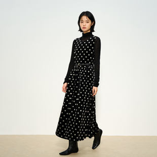 张小某 波点连衣裙女秋冬2025新款系带长款无袖a字百褶裙子 L2206