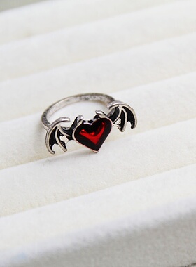小众复古红色滴油恶魔翅膀爱心戒
