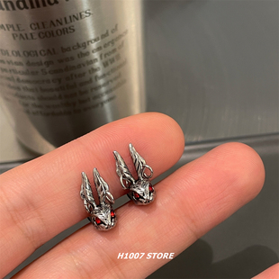 暗黑兔子耳钉男生小众设计感高级耳环冷淡风耳骨钉简约款女生耳饰