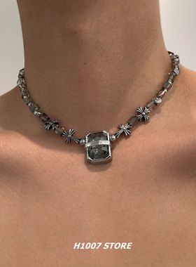 灰宝石拼接十字花男款项链小众设计锁骨链高级感女颈链嘻哈毛衣链