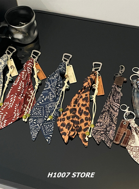 腰果花丝巾编绳豹纹包挂男款裤链女小众设计穿搭工装裤挂链钥匙扣