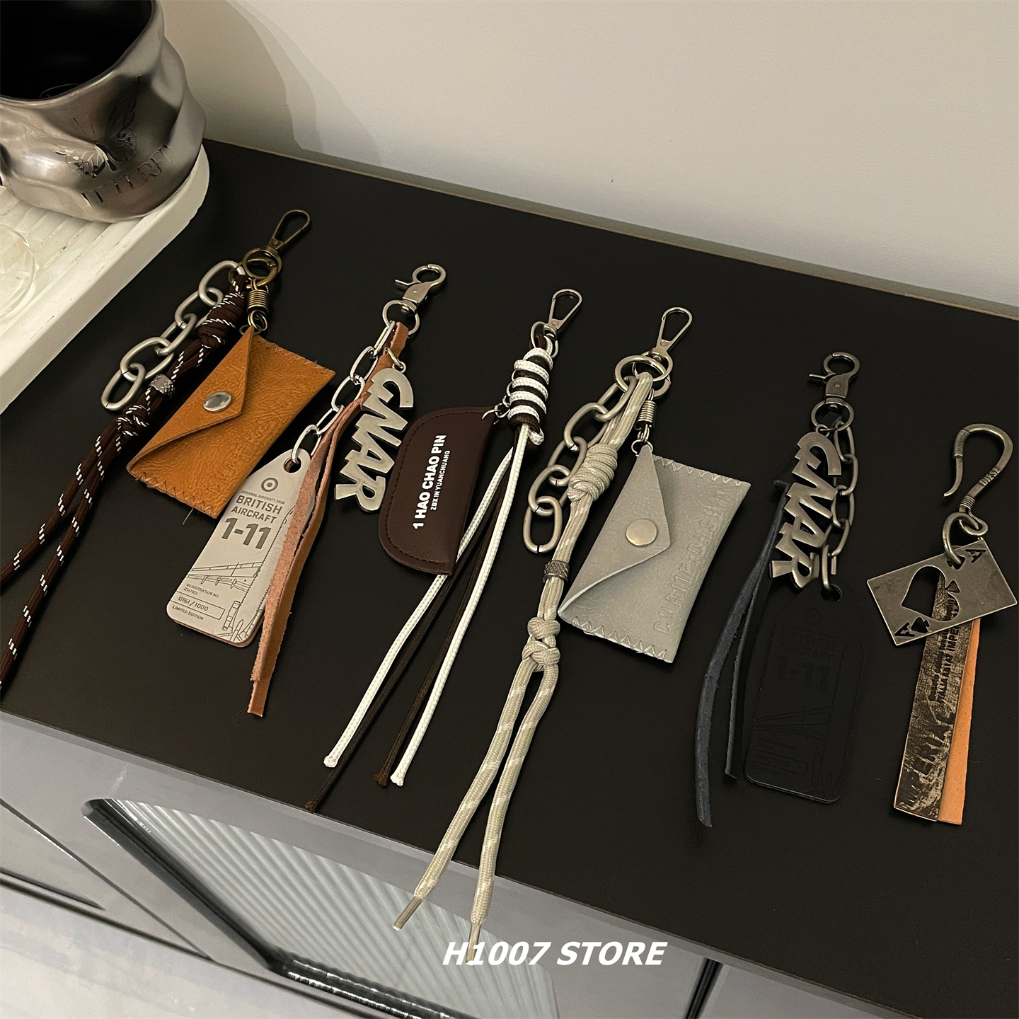 新款字母挂牌编绳男裤链女嘻哈风小众设计感牛仔裤工装裤挂链包挂